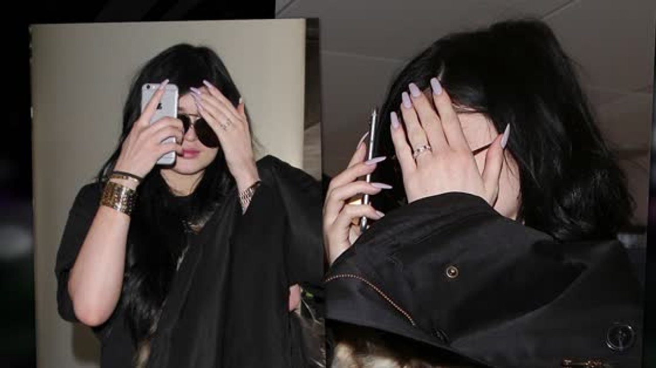 Kylie Jenner trug einen Diamantenring am Flughafen