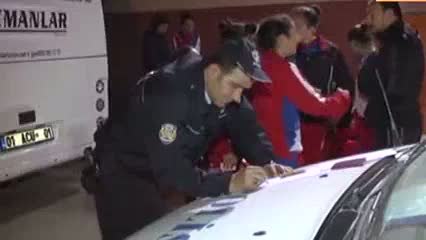 Kadınlar Günü'nde kadın futbolculara şiddet