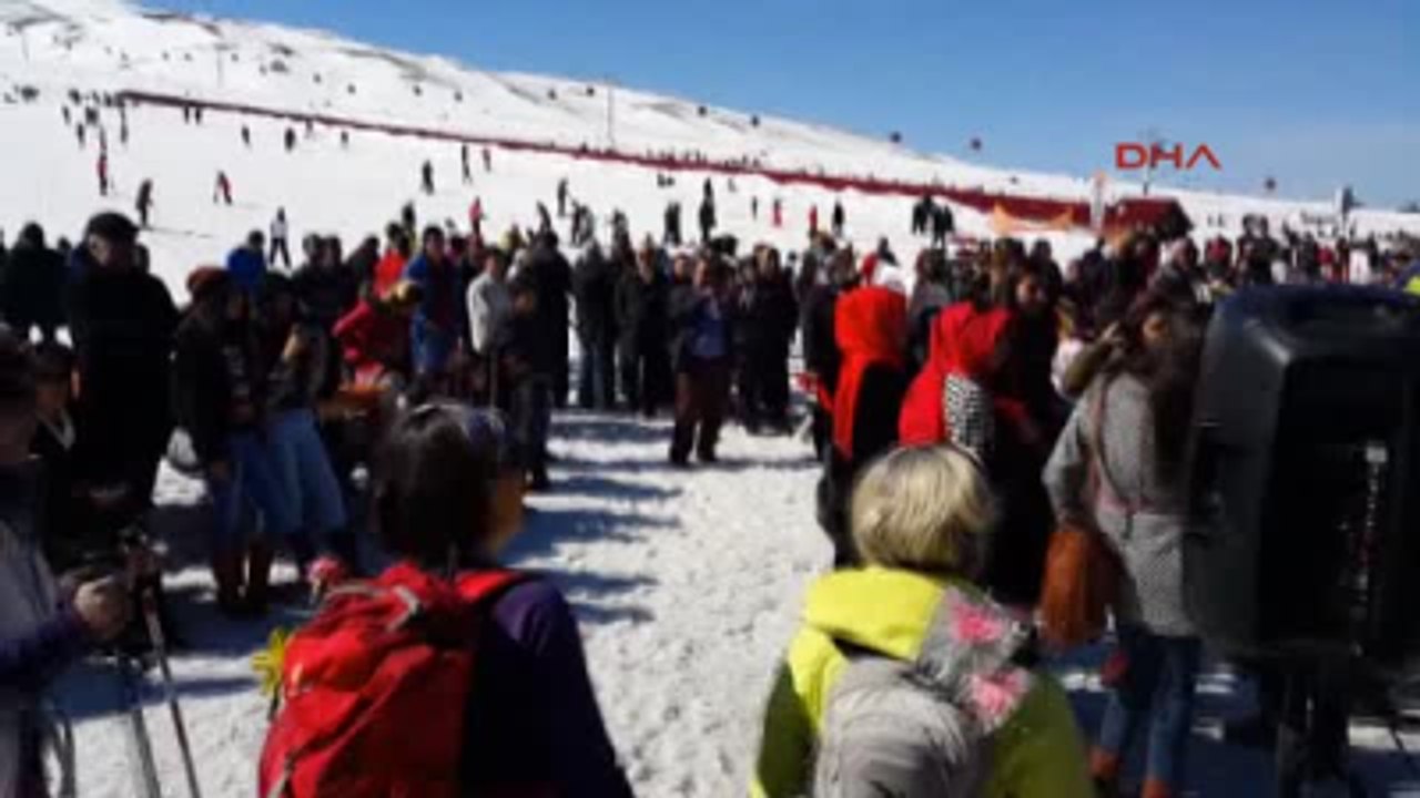 Kayseri Kadın Dağcılar Kadına Şiddet ve Özgecan İçin Zirvede