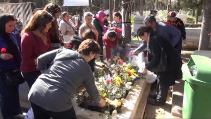 Mersin Özgecan'ın Mezarına Akın Ettiler