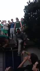 Le toit d'un garage s'effondre pendant une soirée dans le campus.