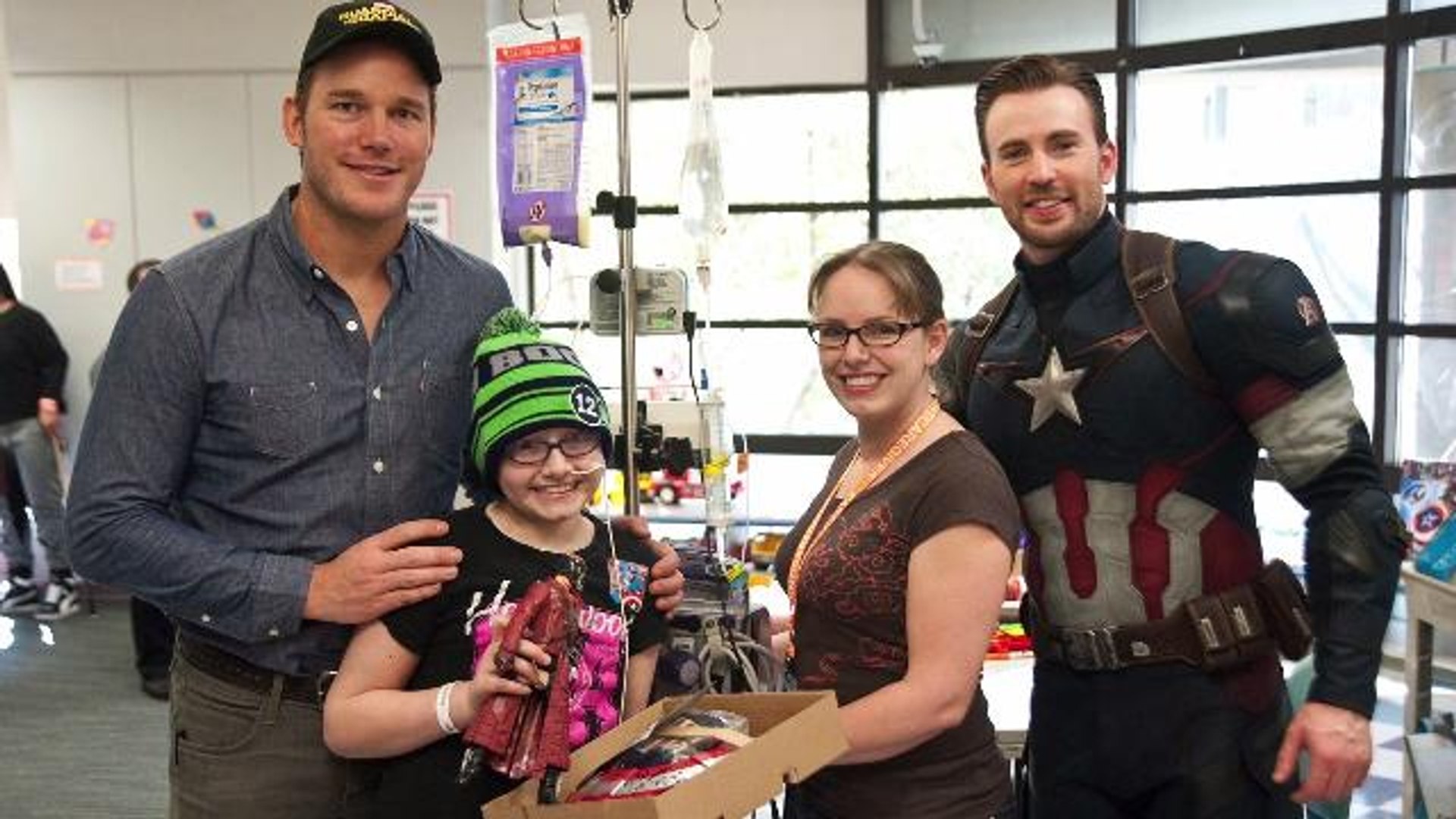 ⁣Chris Pratt and Chris Evans' Make Super Bowl Bet Visit to Seattle Children's Hospital