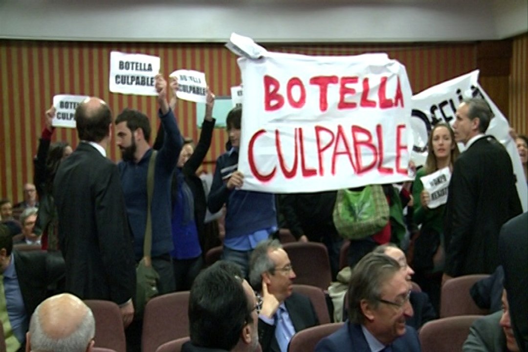 Colectivos vecinales irrumpen en un acto de Ana Botella