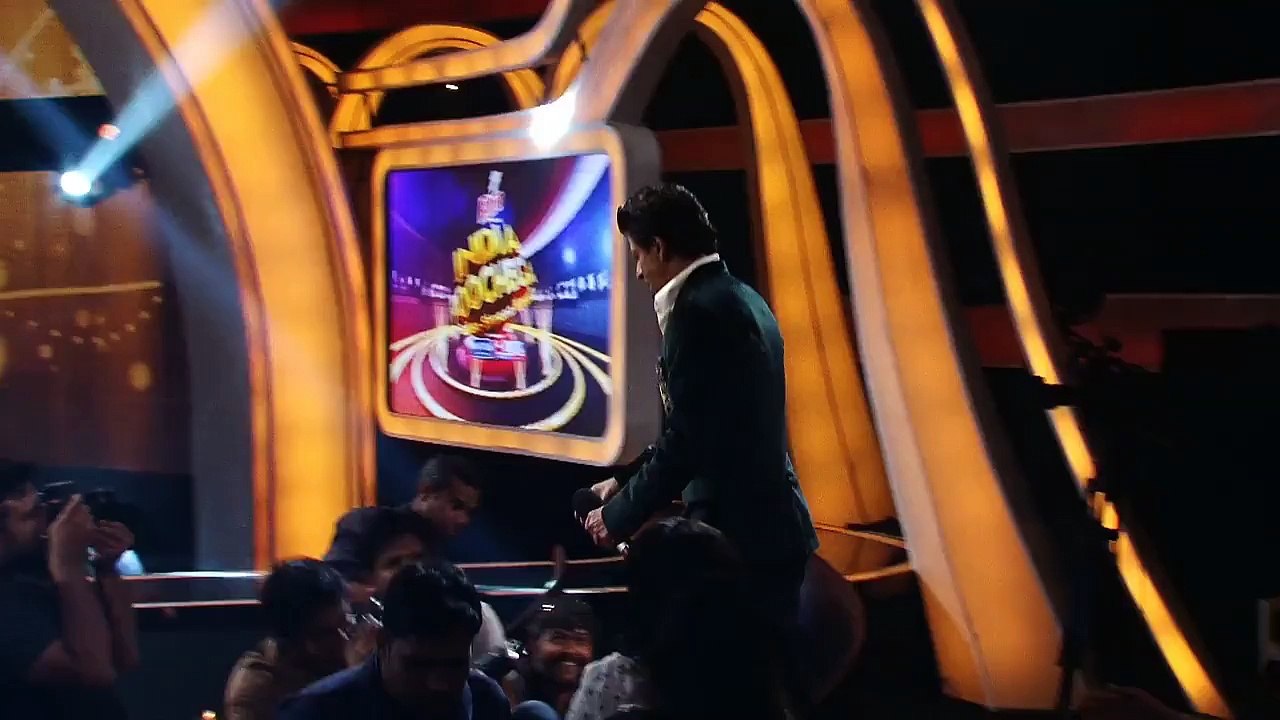 Exclusive Shah Rukh put himself up for auction