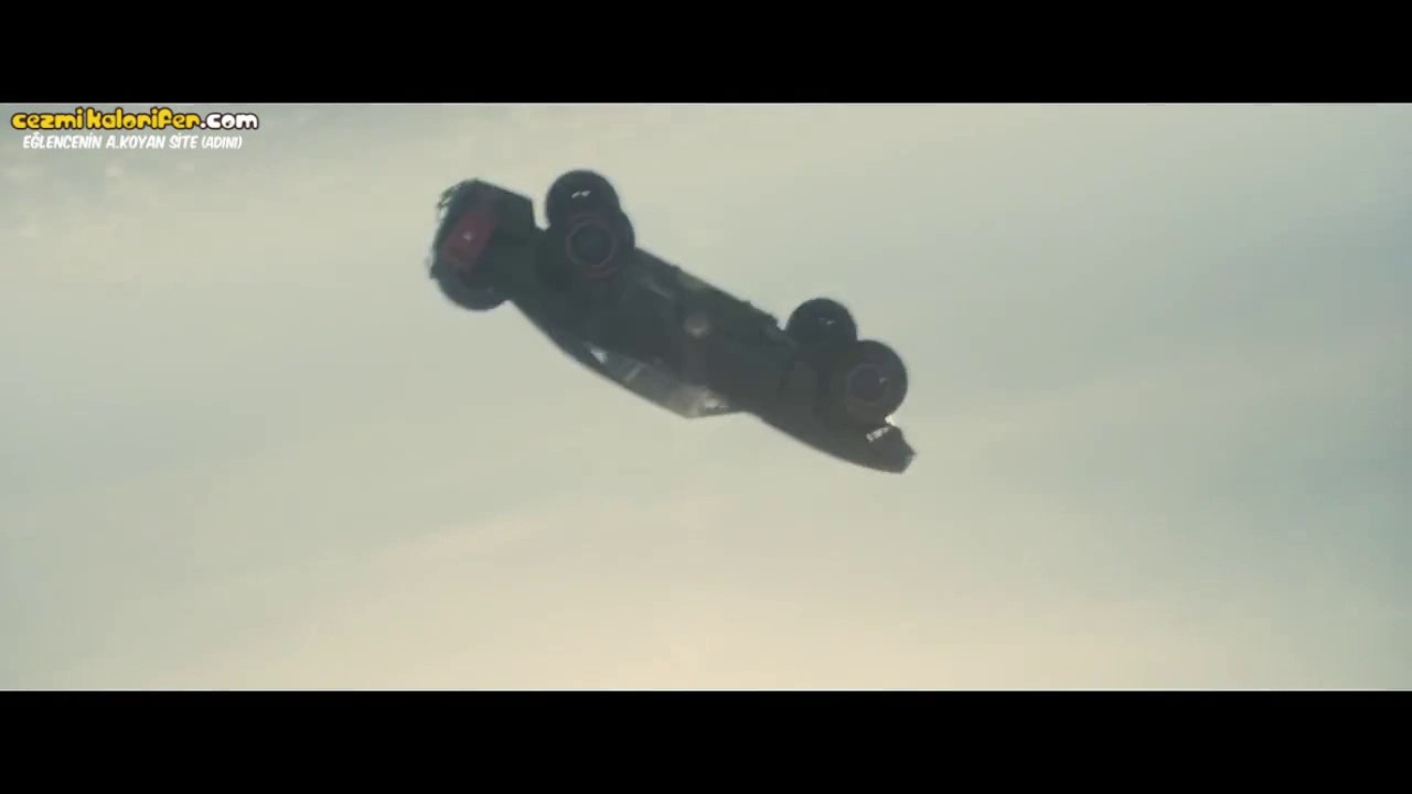 Furious 7  - Arabalarla Uçaktan Atlama Sahnesi