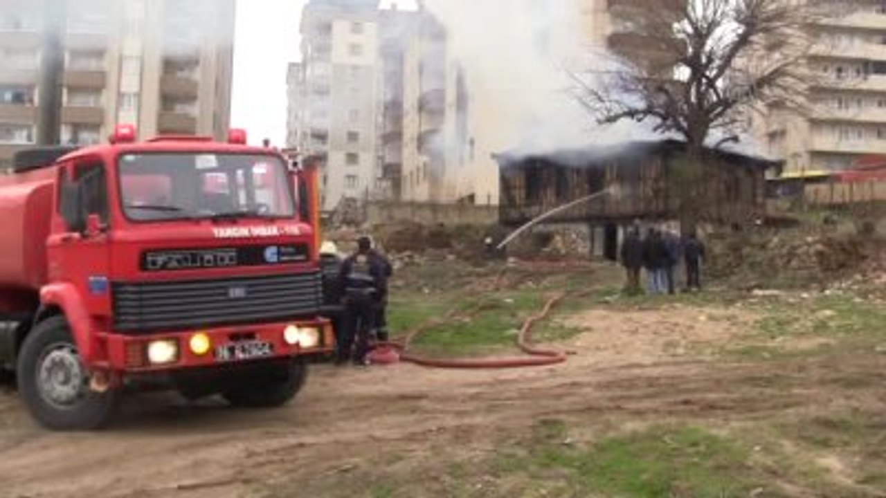 Ahşap Ev Tamamen Yandı