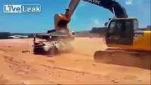 Sudanese worker destroys sponsor's car due to delay in workers' salaries