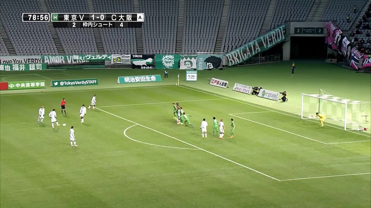 J-League: Traumfreistoß! Forlan kann's noch immer