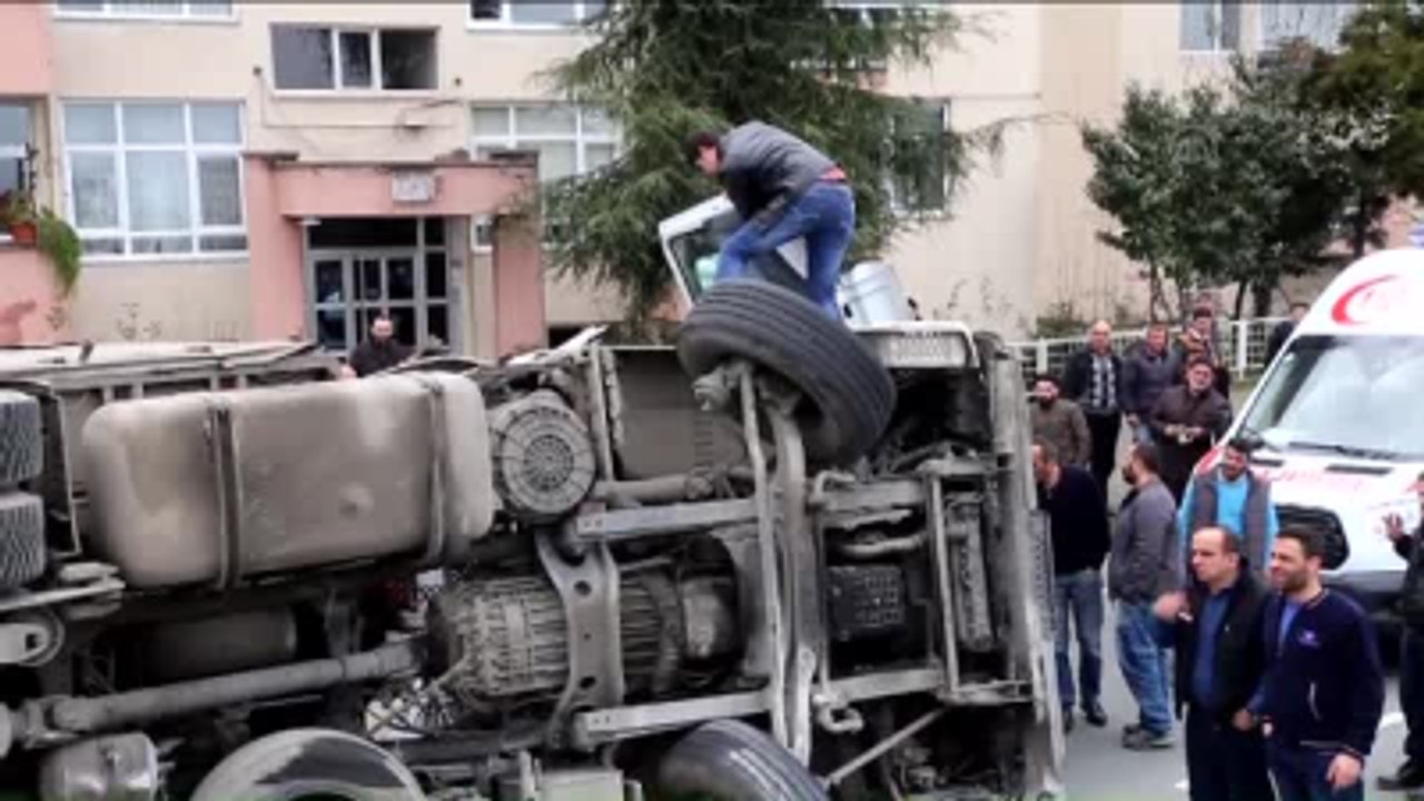 Kontrolden Çıkan Tır, Karşı Şeride Geçti