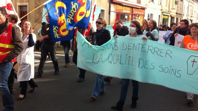 Hôpital du Mans: cortège chez la députée