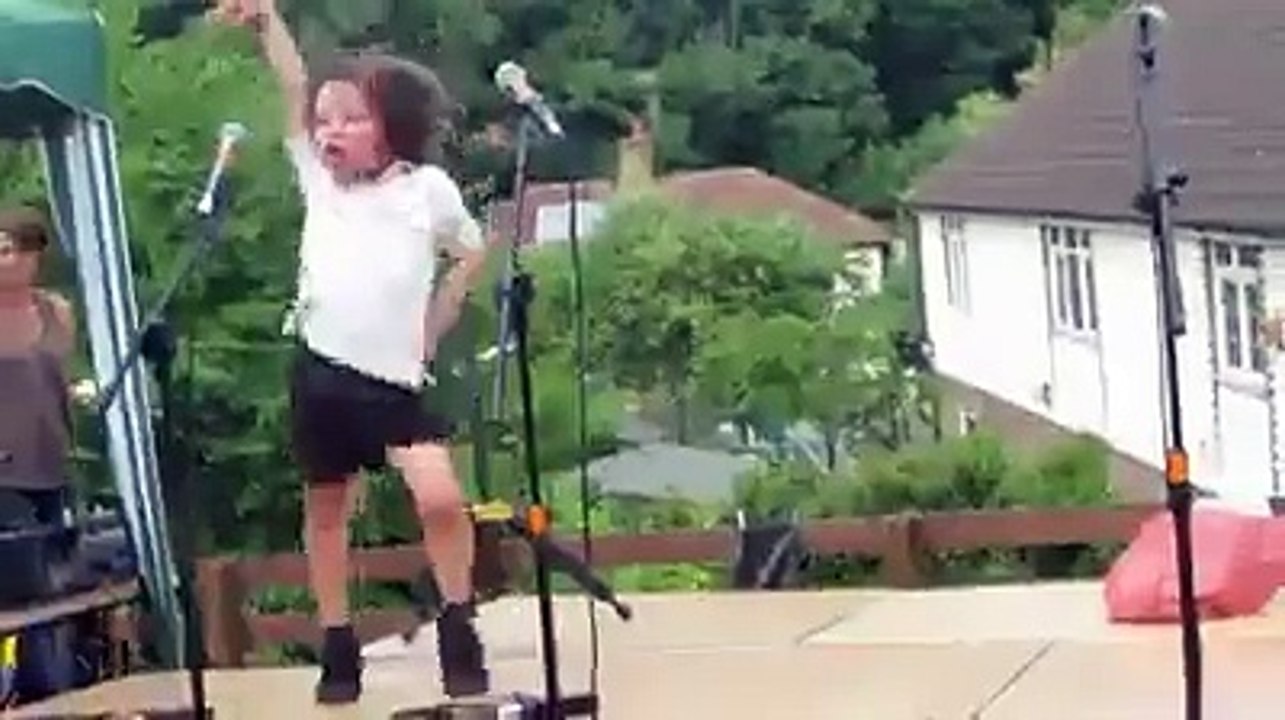 little rockstar ( by ewallbuzz .com )