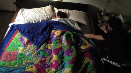 SCHERZO SCHIFOSO - CAVALLETTE NEL LETTO