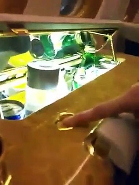 Waqar Zaka Trying To Flirt With Emirates Air Hostess, Watch Her Reply to Waqar Zaka-512x384