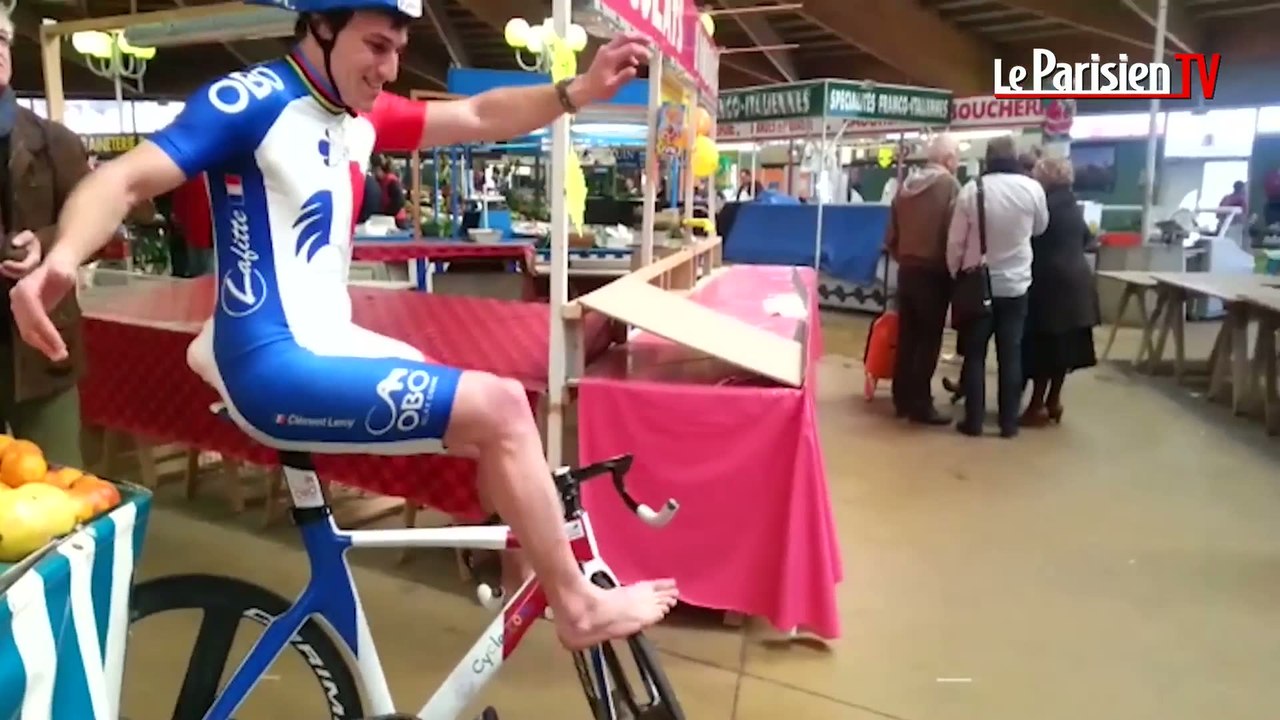 Démonstration de vélo sur place avec le champion du monde français