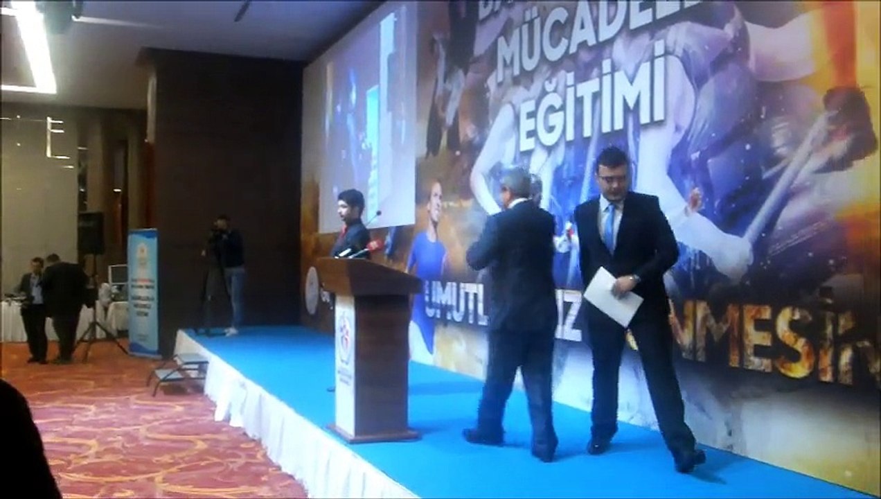 Prof.Dr.Necdet Ünüvar'ın  "Bağımlılık ile Mücadelede Farkındalık" eğitimi  programı konuşması