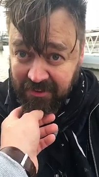 Toucher la barbe des gens