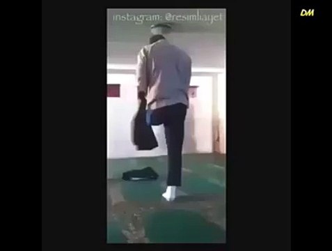 A Great Muslim – See How A Disable Person Offering Prayer