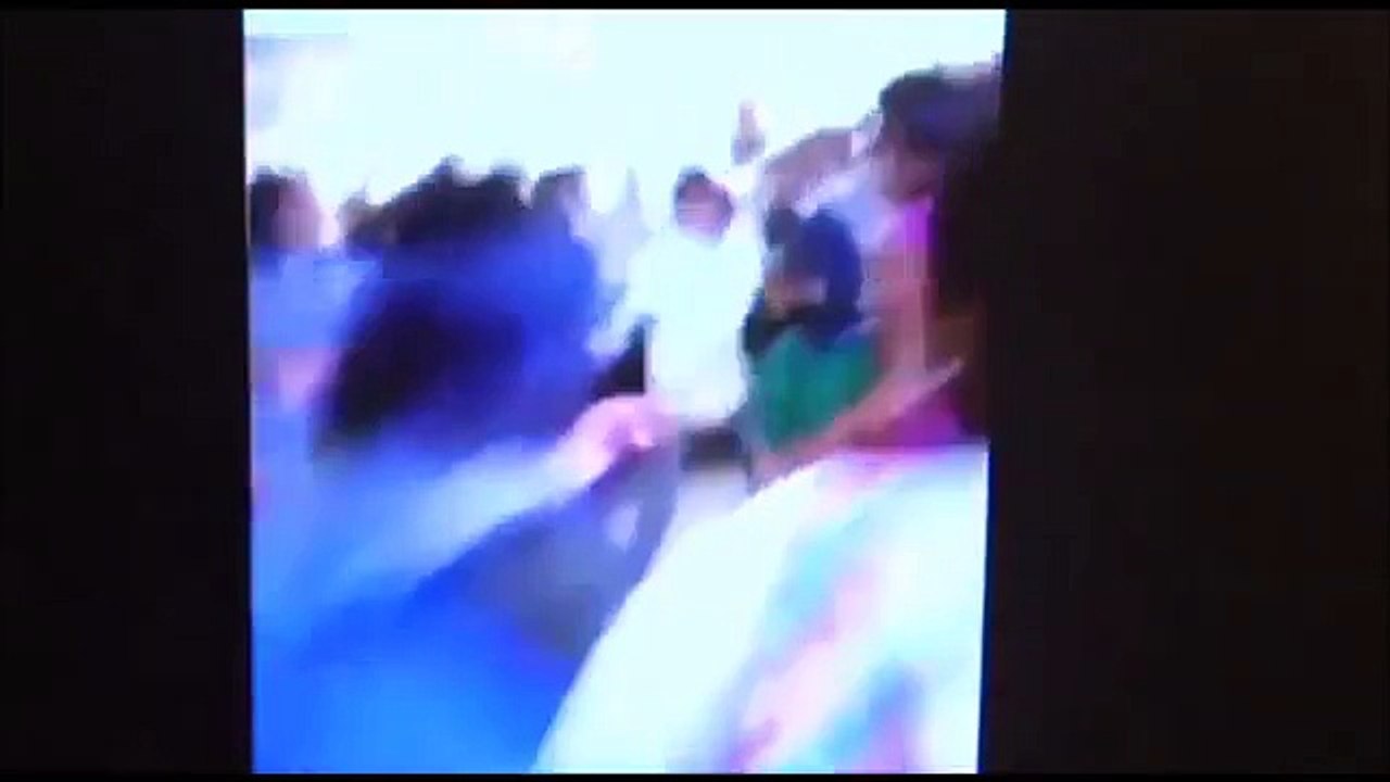 Un principal met fin à une bagarre