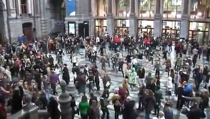 Rassemblement dansant à la gare d'Anvers
