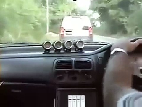 Regis se fait remorquer par un 4x4