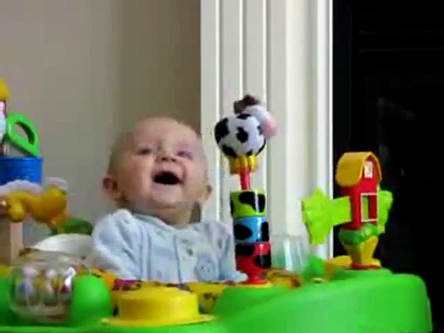 Un Bebe A Peur Quand Sa Maman Se Mouche Video Dailymotion
