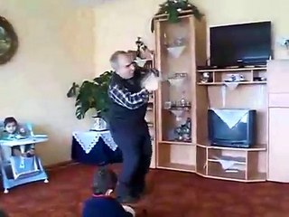 Papy fait de la danse, on sort ce soir...