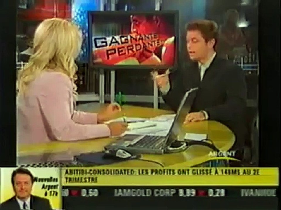 Un journaliste se prend un fou rire en parlant de pipe...