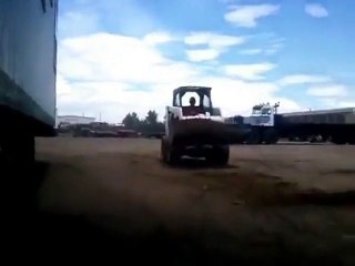 Voilà ce qu'il ne faux surtout pas faire avec un Bobcat.