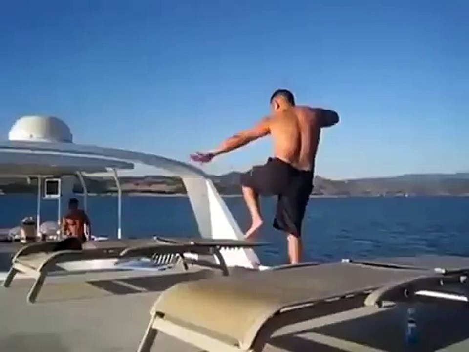 Le pire plongeon depuis un bateau de l'histoire