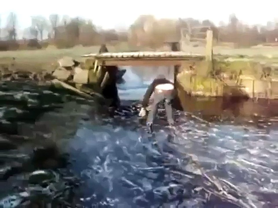 Une compilation de chutes sur des lacs presque gelés