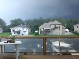 Des grêlons de la taille de balles de tennis