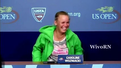 Caroline Wozniacki imite Nadal avec sa crampe