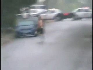 Gars torse nu owned par la police !