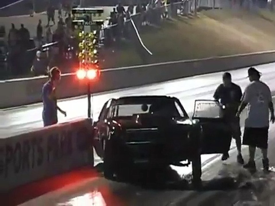 Voiture perd ses roues arrières au démarrage