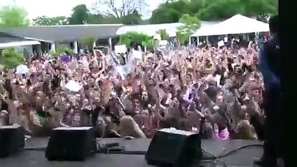 Un chanteur ne doit jamais avoir confiance en son public!