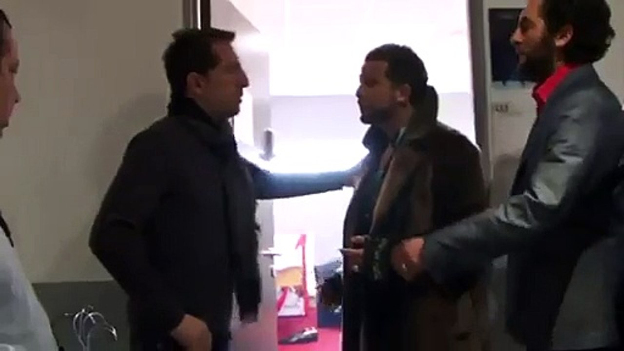 Gad Elmaleh s' énerve sur un chanteur de RNB