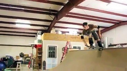 Il change de skate en plein saut le boss!