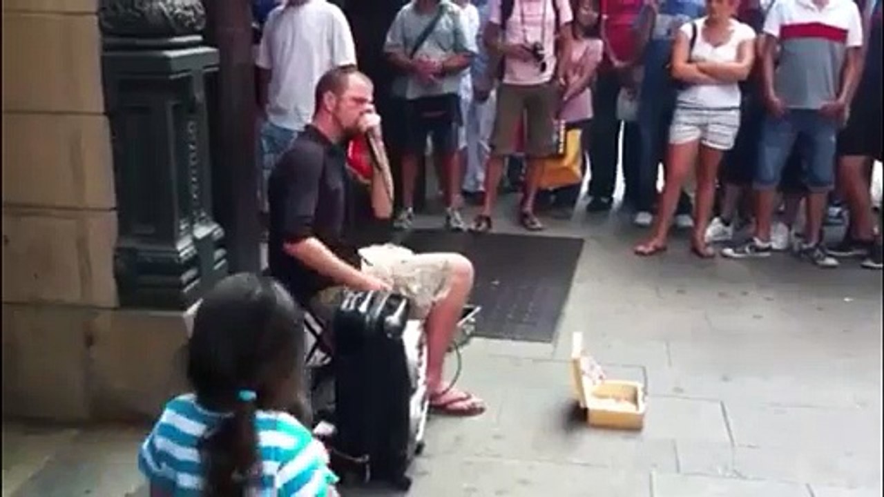 Un artiste de beat box plutôt impressionnant