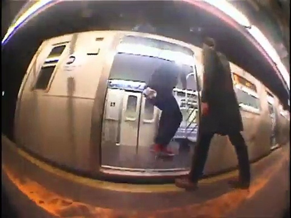 Faire du skate dans le métro. Mortel!!!