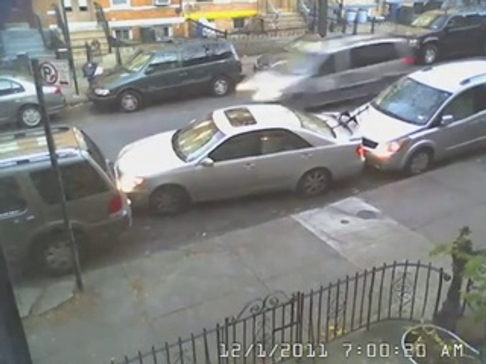 Il veut absolument cette place de parking