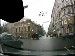 Un petit garçon échappe à la mort de peu