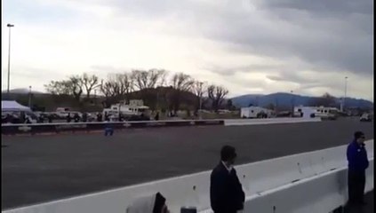 Un cascadeur fou fait son show. OMG!!!