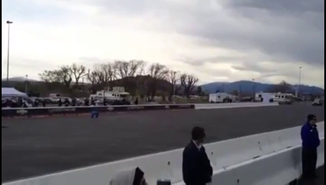 Un cascadeur fou fait son show. OMG!!!