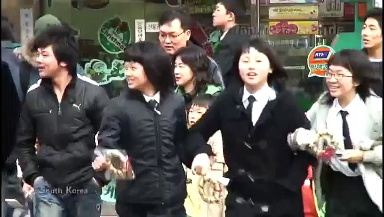 Un dingue fait du roller dans les alpes