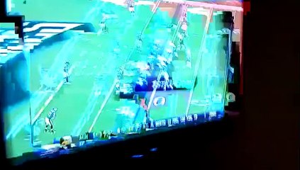 Un petit garçon qui n'aime pas Tom Brady