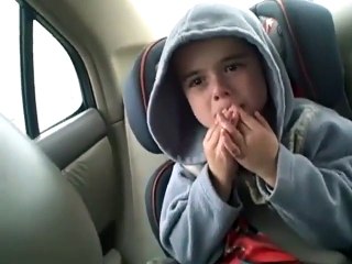 Des parents fiers d'annoncer un voyage à Disneyland