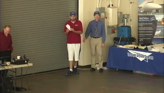 Le record du monde du lancer d'avion en papier