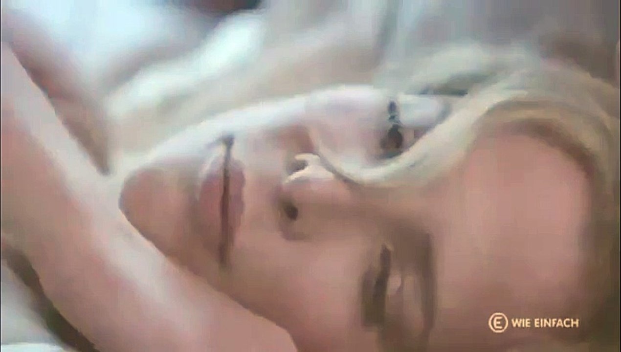 Votre copine vous empêche de dormir le dimanche matin?