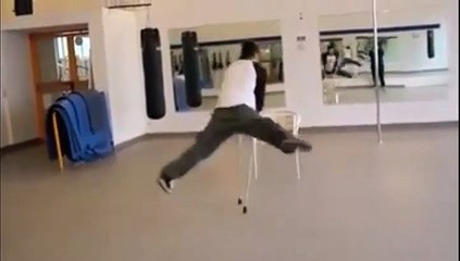 Danser avec des béquilles. Pas facile!