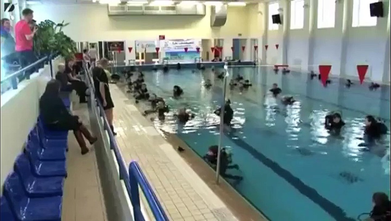 Comment jouer aux dames sous l'eau. WTF!